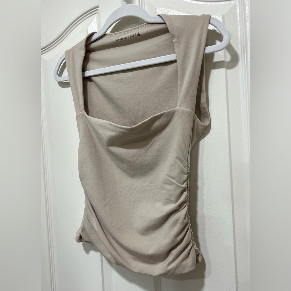 Abercrombie & Fitch Taupe Sleeveless Ruched Top - Picture 3 of 5